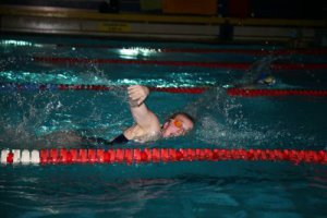 Schwimmer auf der Bahn